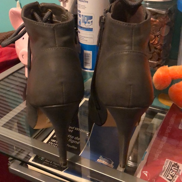 Barely worn - Picture 2 of 2